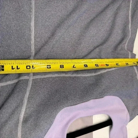 Lululemon tank with build in bra racer back lavender & gray excellent size 4 - Picture 4 of 8